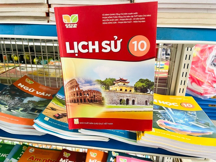 Bộ GD-ĐT cung cấp miễn phí SGK vào 2030.