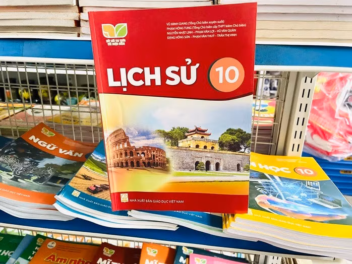 Bộ GD-ĐT cung cấp miễn phí SGK vào 2030.