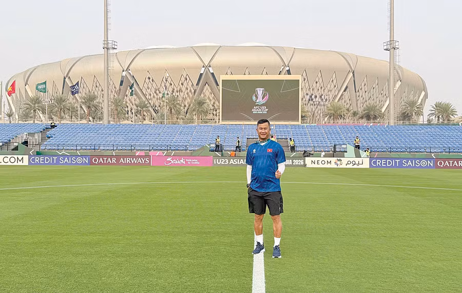 Huấn luyện viên Đinh Hồng Vinh tại sân vận động U23 Việt Nam đã thi đấu, giành chiến thắng thuyết phục trước U23 Jordan trong trận đầu tiên tại tại Vòng chung kết U23 châu Á 2026. Ảnh: NVCC