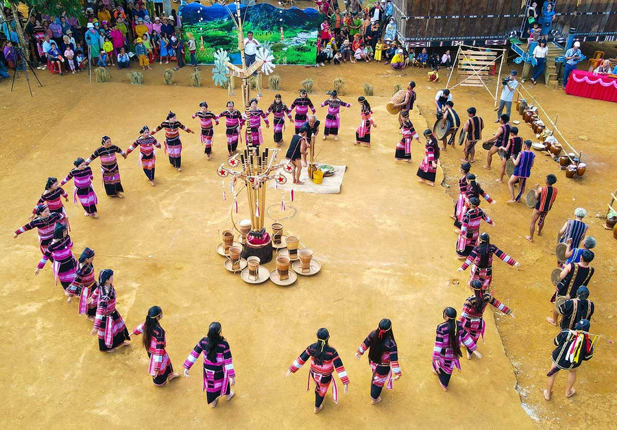 Câu lạc bộ Văn hóa dân gian đồng bào Bana K’riêm xã Vĩnh Sơn được kỳ vọng tạo không gian sinh hoạt văn hóa cộng đồng, góp phần gìn giữ bản sắc dân tộc. Ảnh: Ngọc Nhuận