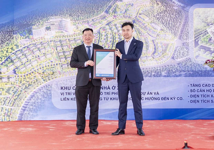 Tập đoàn Ngân Tín nhận chứng nhận xanh EDGE dành cho dự án Cát Tiến. Ảnh: H.T