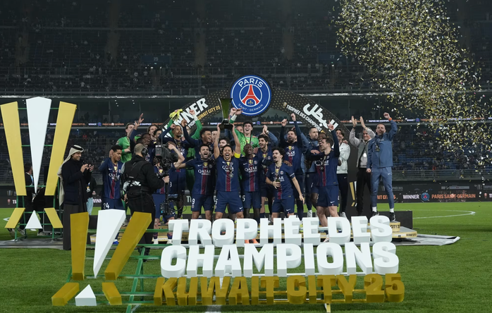 ... và ăn mừng danh hiệu Siêu cúp Pháp thứ 14 trong lịch sử