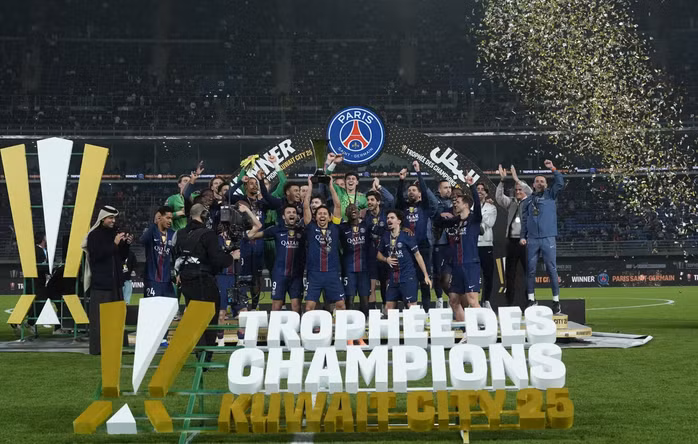 ... và ăn mừng danh hiệu Siêu cúp Pháp thứ 14 trong lịch sử