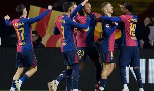 7 lần trong trận, Barcelona được ăn mừng bàn thắng