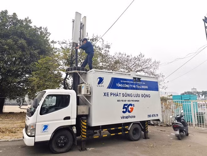 VNPT chuẩn bị xe phát sóng lưu động cho dịp Tết Nguyên đán. (Ảnh: VNPT)