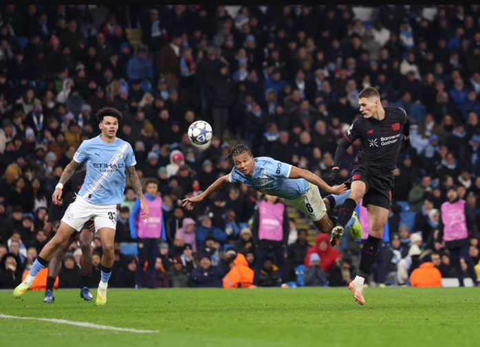 Patrik Schick đánh đầu ghi bàn thứ nhì cho Leverkusen