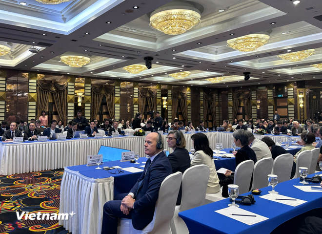 Các đại biểu tham dự Tọa đàm Chính sách “Định hướng thị trường carbon toàn cầu và Việt Nam: Những nhận định sau COP30 và hướng đi tiếp theo'. (Ảnh: Bảo Ngọc/Vietnam+)