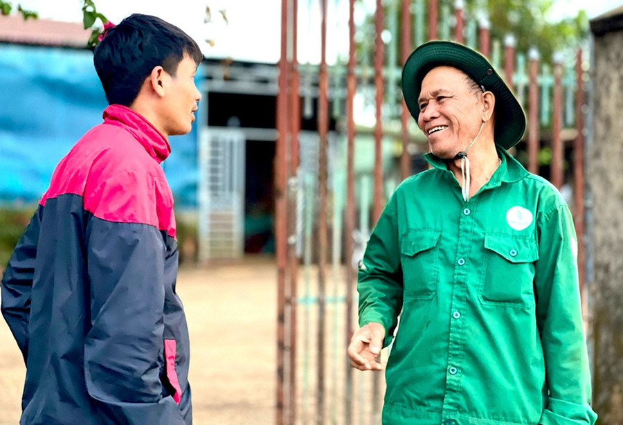 Ông Ksor Hyao (bên phải).