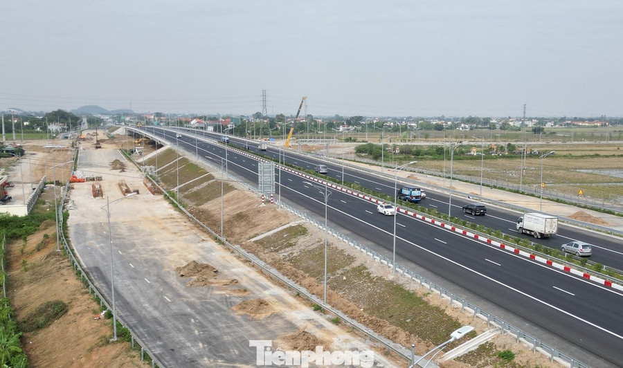 Cục Đường bộ Việt Nam cũng đã có phương án phân luồng cho phương tiện qua nút giao Liêm Sơn, cụ thể khi cầu vượt thông xe, phương tiện di chuyển theo hướng từ Ninh Bình đến Hà Nội (và ngược lại) đến nút giao đi thẳng qua cầu vượt Liêm Sơn. Với tốc độ, khi qua nút giao (do đang trong thời gian thi công) xe được đi với tốc độ tối đa cho phép 60 - 80km/h.
