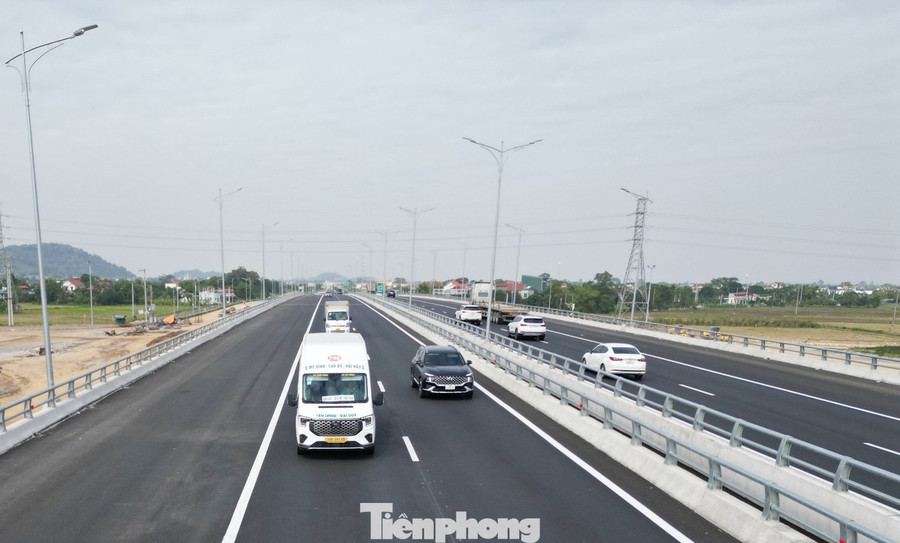 Cao tốc Bắc - Nam đoạn cầu Cầu Giẽ - Ninh Bình đang là tuyến đường có lượng xe đi lại đông nhất miền Bắc.