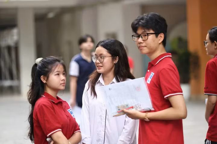 Thí sinh tham dự kỳ thi tốt nghiệp THPT năm 2025 (Ảnh minh hoạ)