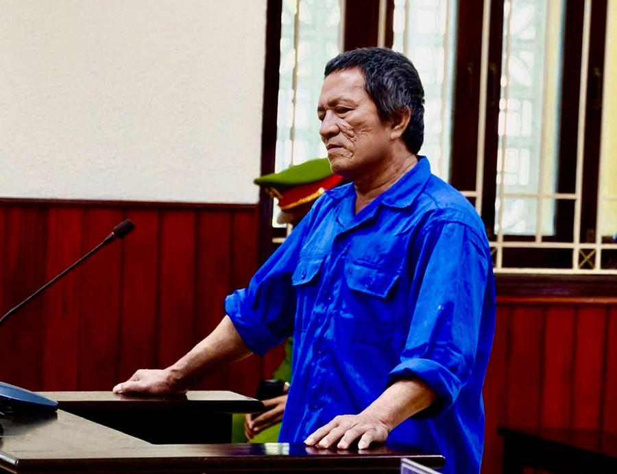 Bị cáo Nguyễn Tự Nhiên (SN 1976, phường Hoài Nhơn) tại phiên toà sơ thẩm ngày 25-11. Ảnh: K.A