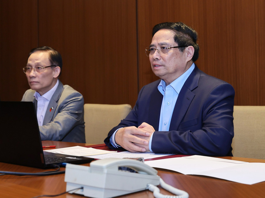 Thủ tướng chủ trì cuộc họp khẩn trực tuyến từ Algeria về ứng phó mưa lũ, thiên tai, cứu hộ, cứu nạn