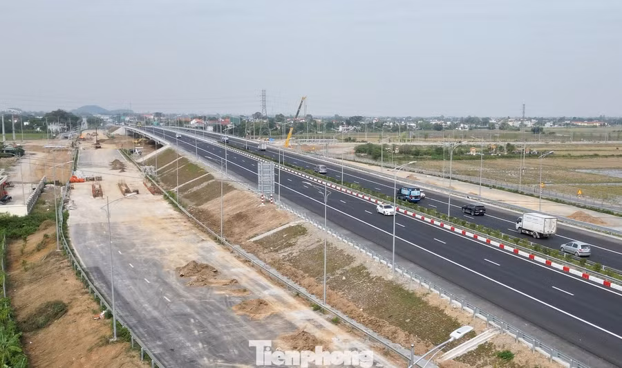 Cục Đường bộ Việt Nam cũng đã có phương án phân luồng cho phương tiện qua nút giao Liêm Sơn, cụ thể khi cầu vượt thông xe, phương tiện di chuyển theo hướng từ Ninh Bình đến Hà Nội (và ngược lại) đến nút giao đi thẳng qua cầu vượt Liêm Sơn. Với tốc độ, khi qua nút giao (do đang trong thời gian thi công) xe được đi với tốc độ tối đa cho phép 60 - 80km/h.