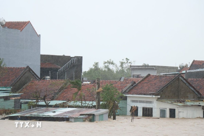 Đắk Lắk nhiều khu vực vẫn ngập sâu trong nước lũ. (Ảnh: Tuấn Anh/TTXVN)