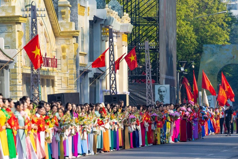 Bộ Nội vụ bác bỏ thông tin hoán đổi để nghỉ Giỗ Tổ, 30/4-1/5 kéo dài 9 ngày.