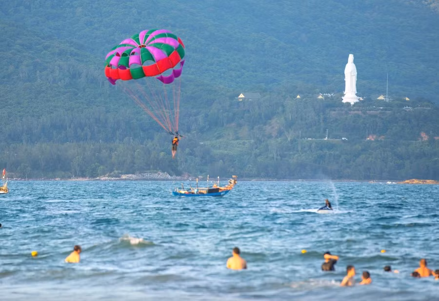 Du khách Hàn Quốc đến Việt Nam thích các điểm đến biển đảo có khí hậu ấm áp như Đà Nẵng, Nha Trang...Ảnh: NT