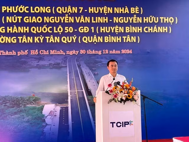 Phó Chủ tịch UBND TP HCM Bùi Xuân Cường nhấn mạnh yêu cầu về giải ngân vốn đầu tư công với các công trình lớn ngay từ đầu năm 2025.
