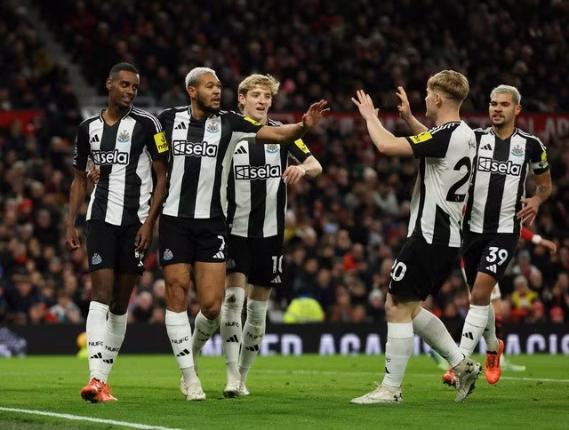 Newcastle hoàn thành nhiệm vụ chỉ sau 19 phút bóng lăn