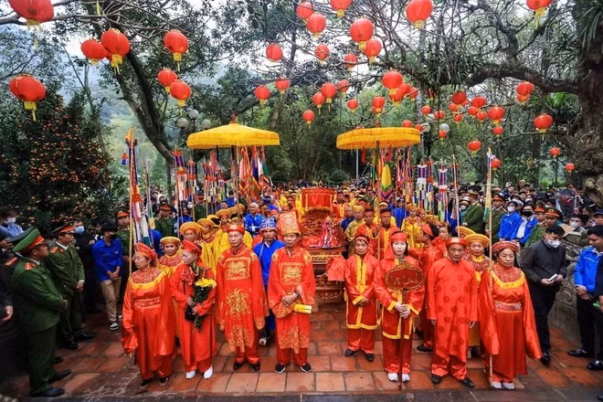 Hội Gióng tại đền Sóc được chuẩn bị lễ vật vô cùng công phu như đàn voi và giò hoa tre. (Ảnh: Tuấn Anh/TTXVN)