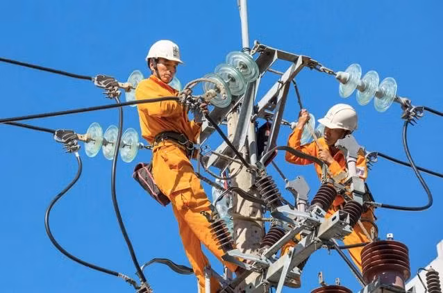 Nhà nước hỗ trợ đầu tư sau công tơ điện cấp điện phục vụ mục đích sinh hoạt cho hộ gia đình theo các đối tượng ở vùng nông thôn, đồng bào dân tộc thiểu số... ẢNH: S.X