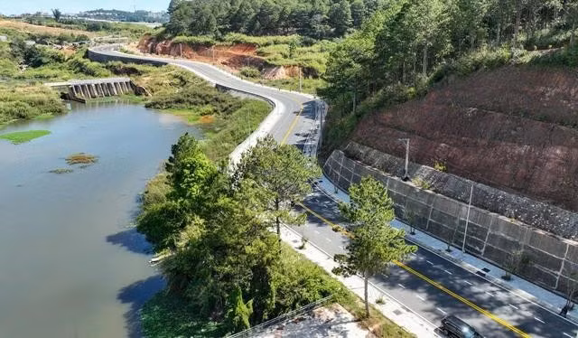 Một đoạn đường vành đai TP.Đà Lạt đã hoàn thành. ẢNH: LÂM VIÊN