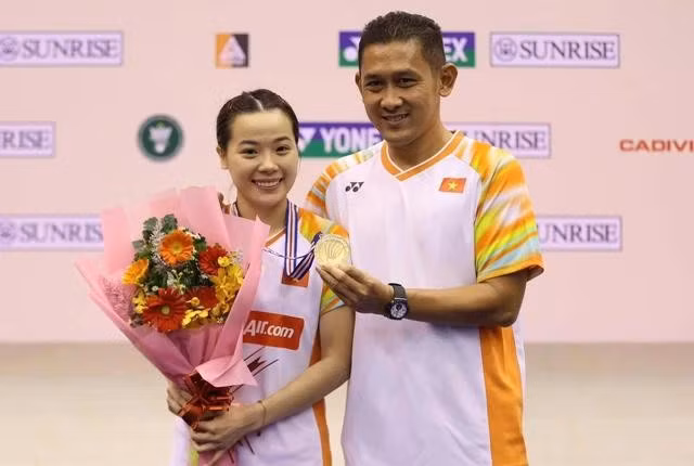 Chuyên gia người Indonesia Hariawan (phải) sẽ đồng hành cùng Nguyễn Thùy Linh và đội tuyển cầu lông Việt Nam chinh phục các mục tiêu năm 2025. ẢNH: TL