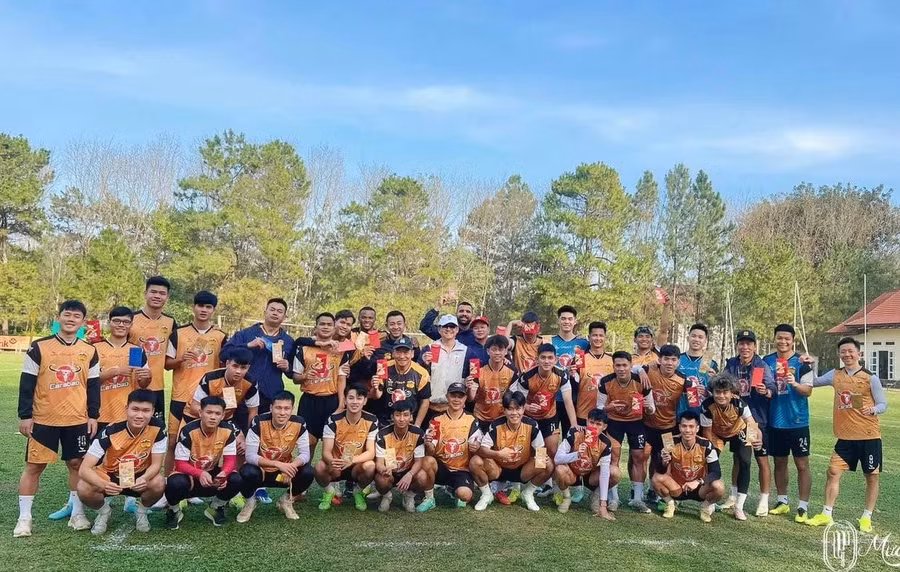 Đội HAGL trong buổi tập khai xuân ngày 1.2. Ảnh: FBNV