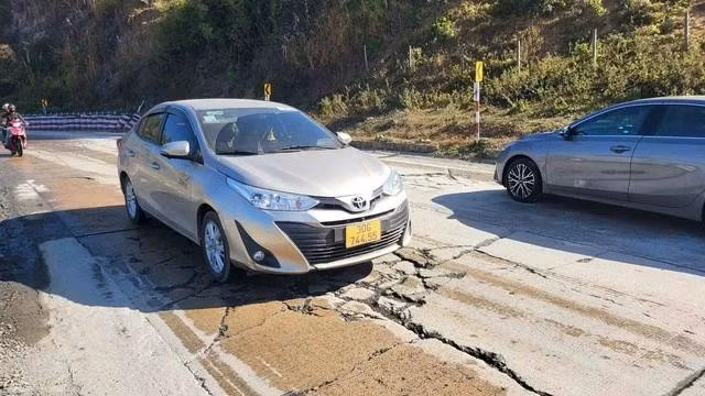 QL14, nơi có đèo Lò Xo, là tuyến đường quan trọng kết nối tỉnh Kon Tum với các tỉnh miền Trung. ẢNH: ĐỨC NHẬT