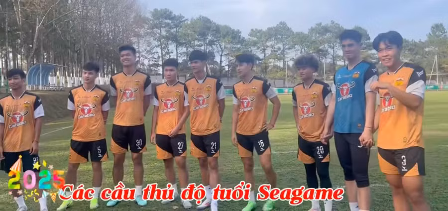 Nhóm 9 cầu thủ độ tuổi SEA Games 33 được HAGL trình làng. ảnh: chụp màn hình