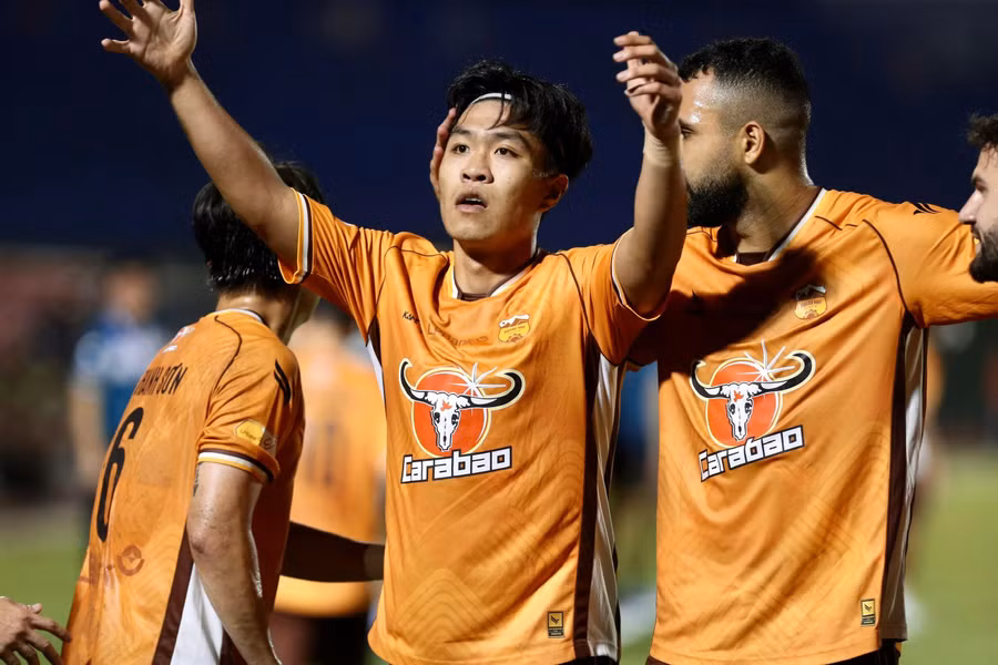 Lý Đức ghi bàn mở tỷ số cho HAGL trận làm khách tại Bình Dương. Ảnh: Khả Hòa