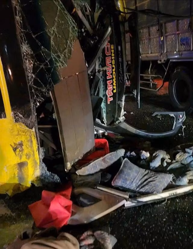 Hiện trường vụ tai nạn nghiêm trọng. ẢNH: CSGT CUNG CẤP