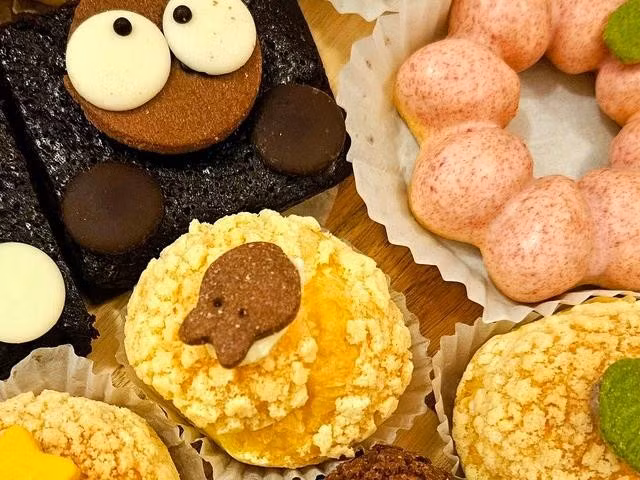 Đồ ngọt ngon miệng, bắt mắt nhưng có thể làm tăng đường, chất béo trong cơ thể. ẢNH: NHƯ QUYÊN