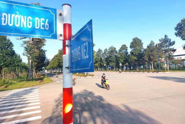 Điểm giao với đường DE6 cũng là điểm cuối của đoạn NE2.