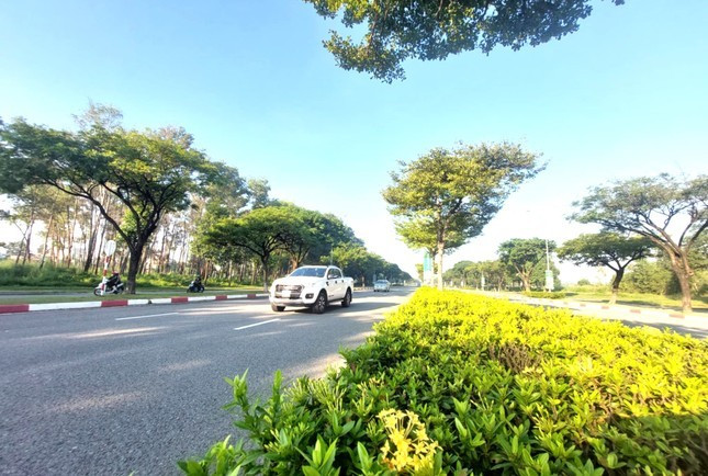 Mới đây, Thứ trưởng Bộ GTVT Lê Anh Tuấn đã có buổi làm việc với lãnh đạo UBND các tỉnh Bình Dương, Đồng Nai, Bà Rịa - Vũng Tàu, Long An và TPHCM về thực hiện các thủ tục triển khai dự án đường Vành đai 4 TPHCM. Tại cuộc họp này, các địa phương bày tỏ lo ngại về phương án tài chính chưa đồng bộ (thông số đầu vào chưa đồng bộ với dự án thành phần của các địa phương khác) khi Bình Dương lấy tuyến đường hiện hữu làm một đoạn của đường Vành đai 4 TPHCM.