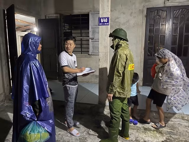 Di dời người dân xã Phú Thuận.