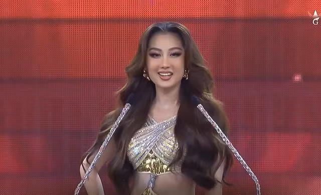 Trước thềm chung kết, Quế Anh cho biết cô cảm thấy hạnh phúc khi được tham gia cuộc thi. Dẫu vậy, cô tiếc nuối vì đây là đêm cuối cùng đồng hành với những người đẹp quốc tế. Quế Anh mong rằng các cô gái thể hiện hết khả năng của mình trong đêm thi quan trọng này. Ảnh: Chụp màn hình