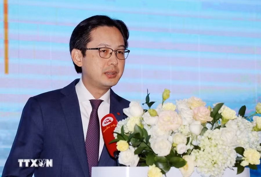 Thứ trưởng Bộ Ngoại giao Đỗ Hùng Việt phát biểu tại hội thảo. (Ảnh: Văn Đức/TTXVN)