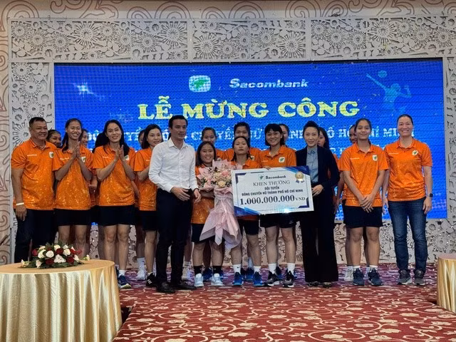 Tuyển nữ TP HCM nhận thưởng 1 tỉ đồng cho danh hiệu vô địch hạng A
