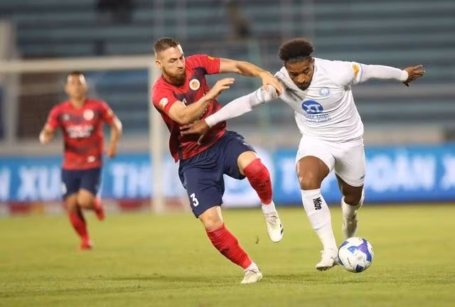 CLB CAHN có bàn thắng sau cơ hội hỏng ăn của Nguyễn Xuân Son (số 14). ẢNH: MINH TÚ