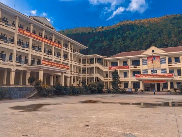 Trường PTDTNT THCS và THPT thị xã Sa Pa nơi ông Bùi Văn Huân công tác. Ảnh: Báo Lao Cai