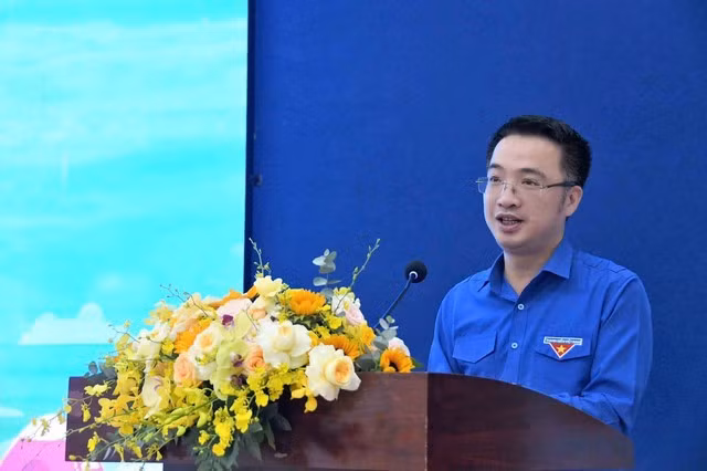 Anh Nguyễn Tường Lâm, Bí thư T.Ư Đoàn, Phó chủ nhiệm thường trực Ủy ban Quốc gia về thanh niên Việt Nam, Phó chủ tịch T.Ư Hội Liên hiệp thanh niên VN, phát biểu khai mạc hội trại