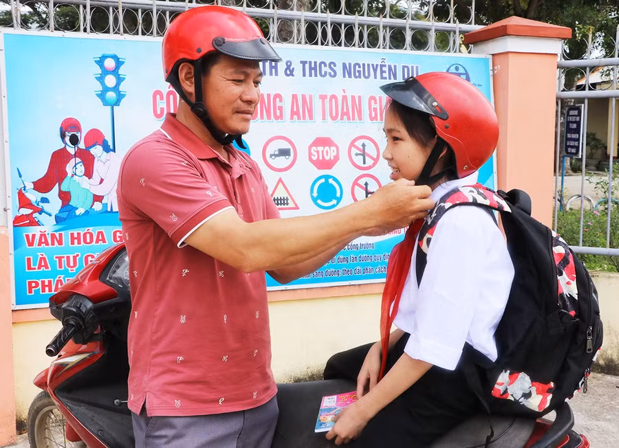 Cổng trường an toàn giao thông-Mô hình nhỏ, ý nghĩa lớn-bg.jpg