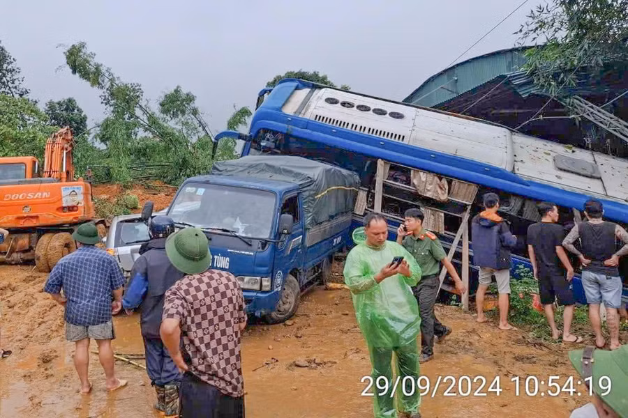 Sạt lở, lũ quét vùi lấp.jpg