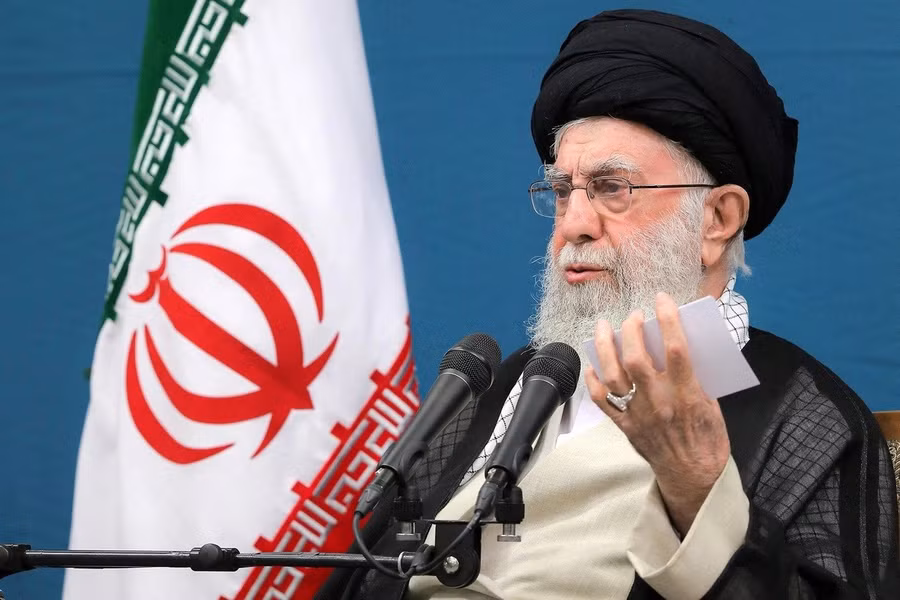 Lãnh tụ tối cao Iran Ayatollah Ali Khamenei kêu gọi thế giới Hồi giáo ủng hộ Hezbollah. Ảnh REUTERS.jpg