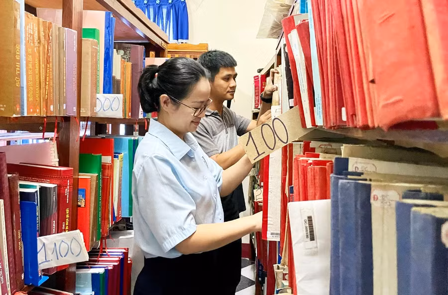 Tìm ký ức thời gian qua sách hiếm-bg.jpg