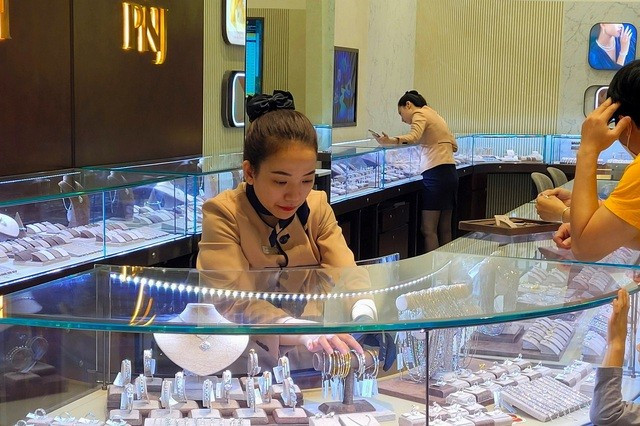 Giá vàng hôm nay bắt đầu đi xuống Giá vàng hôm nay bắt đầu đi xuống
