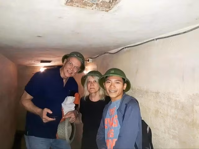 Sang cùng khách du lịch khám phá nhiều nơi. ẢNH NVCC