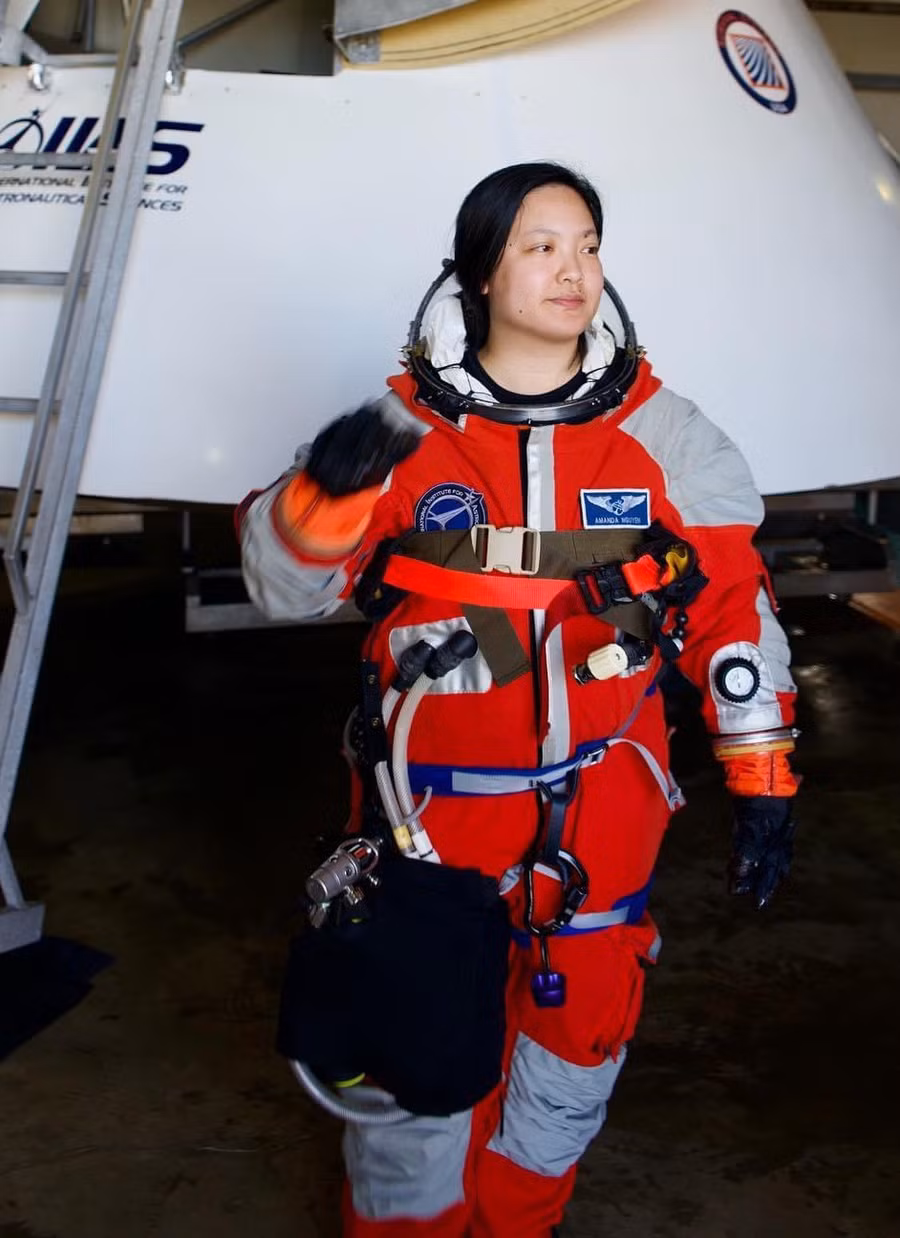 Amanda Nguyễn tự hào nói "Xin chào Việt Nam" khi trải nghiệm trạng thái không trọng lực.