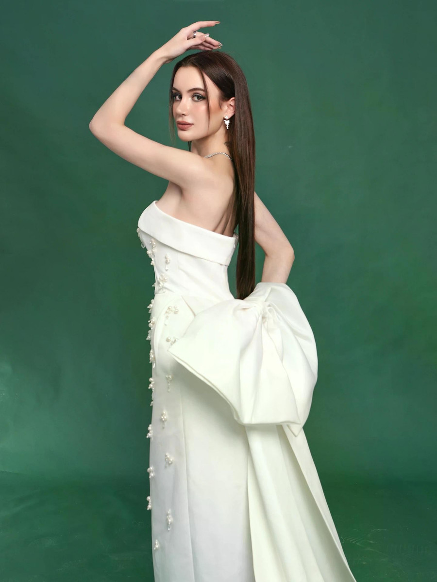 Bên cạnh đó, cô cũng nhắn nhủ họ cần tìm hiểu kỹ về các phương pháp thẩm mỹ, lựa chọn những nơi uy tín với bác sĩ chuyên môn cao và công nghệ đã được kiểm định nhằm đảm bảo an toàn và đạt kết quả mong muốn. Layanna Robinson hy vọng rằng hành trình làm đẹp của mình sẽ truyền cảm hứng cho nhiều người, giúp họ tự tin hơn và hoàn thiện bản thân theo cách tự nhiên nhất. . ẢNH: VIVIAN